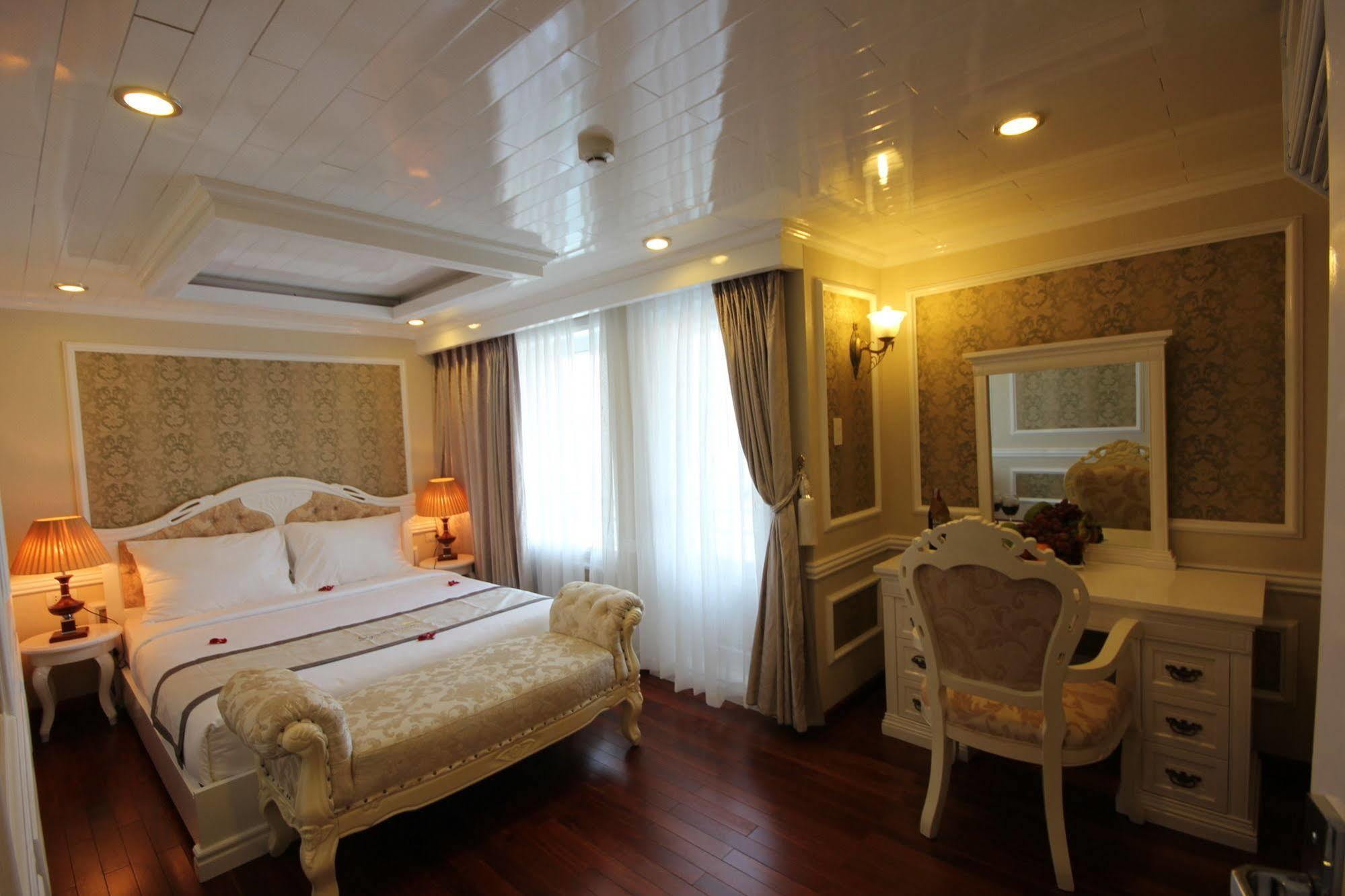 Signature Halong Cruise Ha Long Bagian luar foto