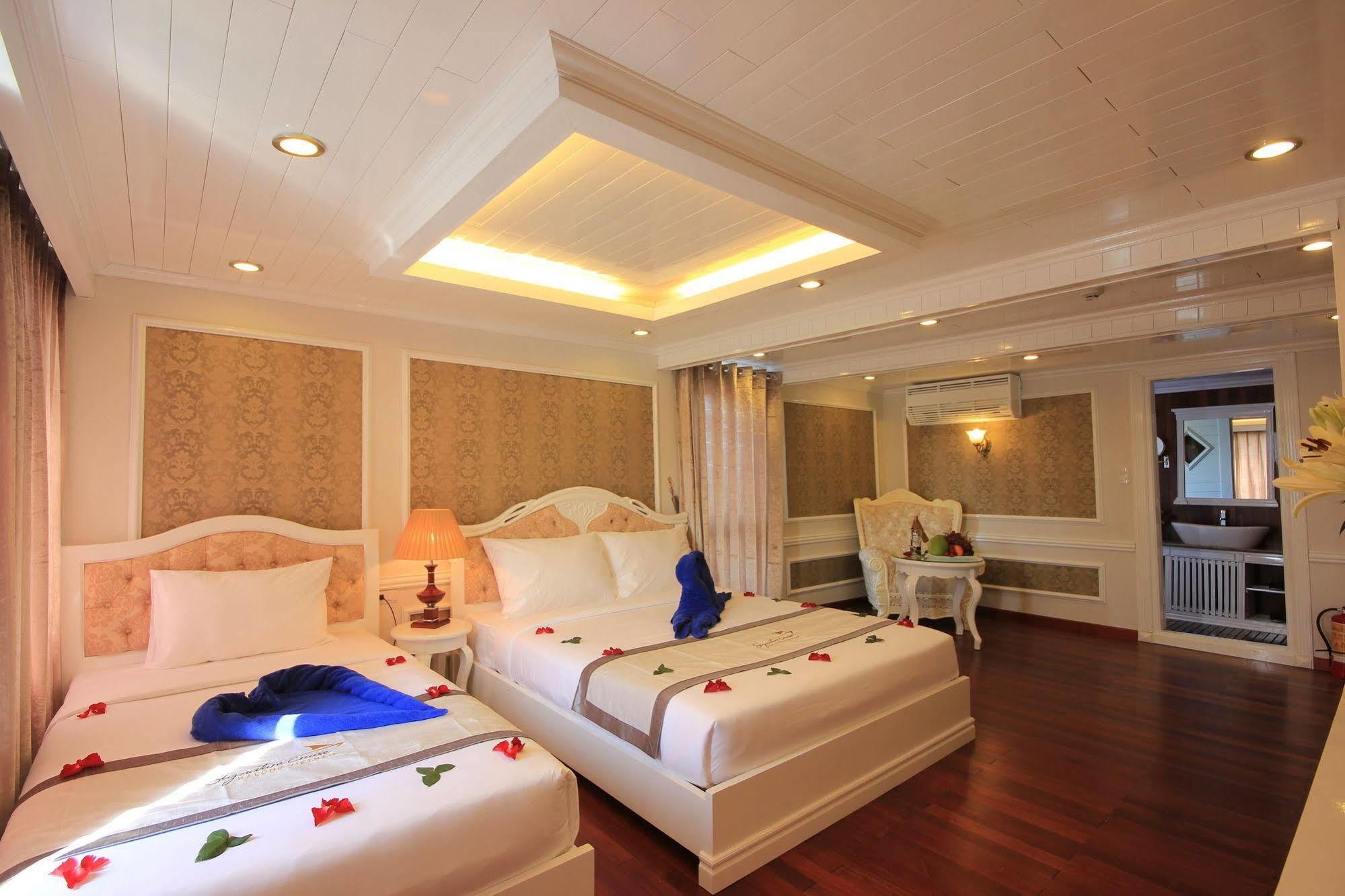 Signature Halong Cruise Ha Long Bagian luar foto