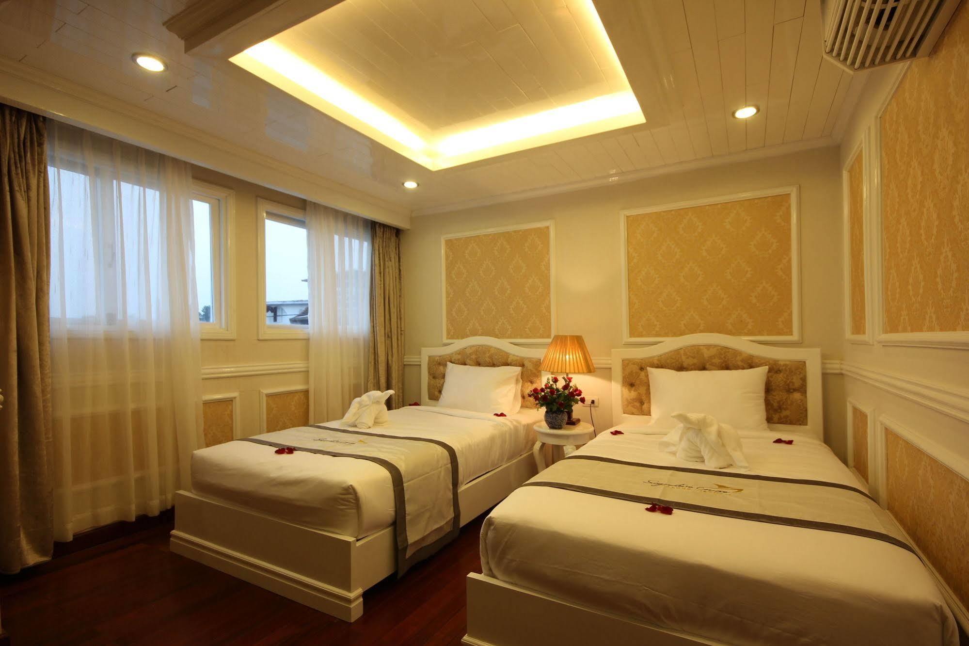 Signature Halong Cruise Ha Long Bagian luar foto